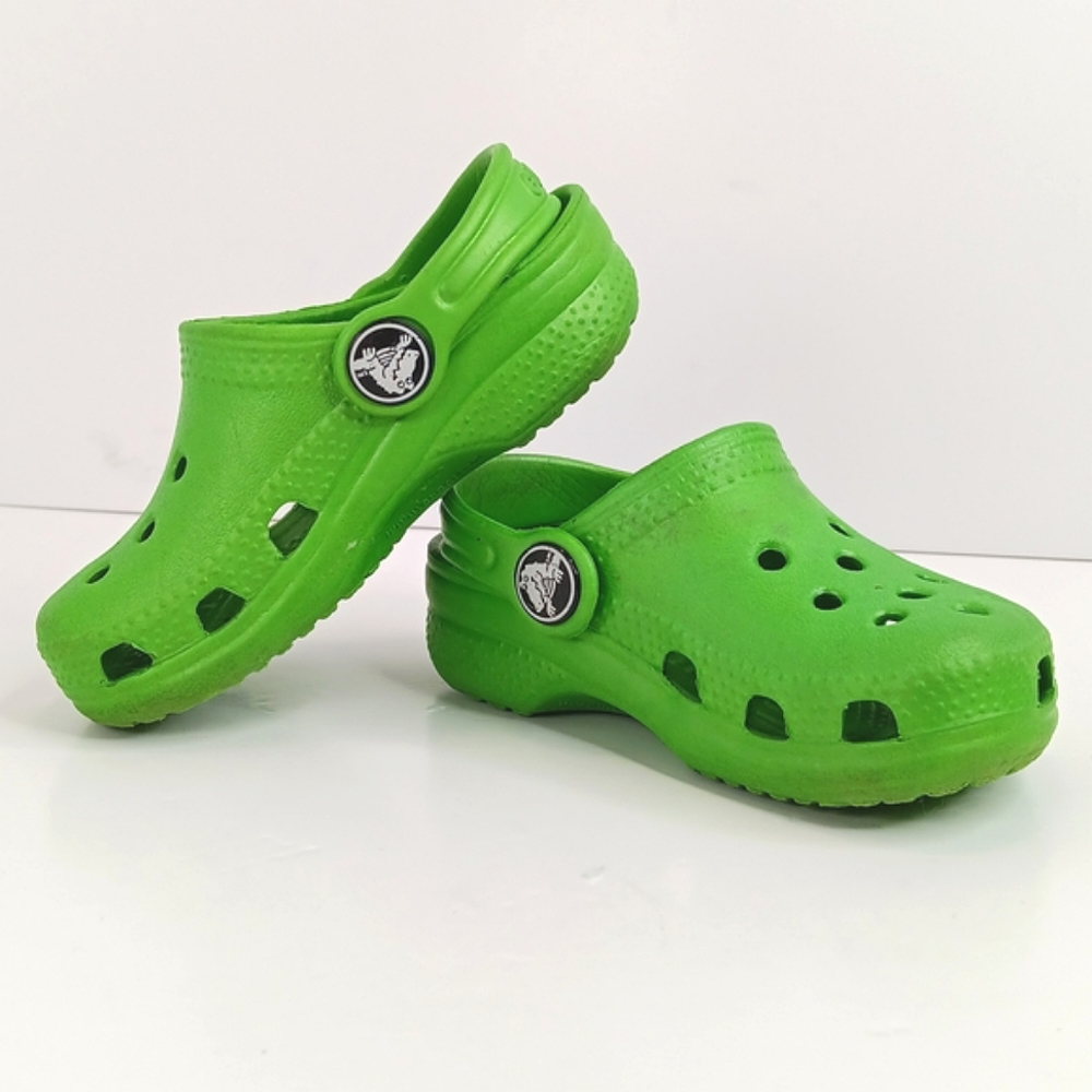 CROCS Kids Classic Clogs Lime Green Slip On Water Shoes Size 4-5